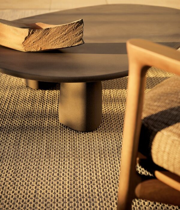 Итальянский столик STRATA от Poliform