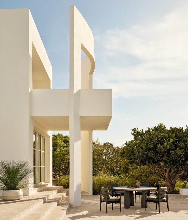 Итальянский стол MONOLITH от Poliform