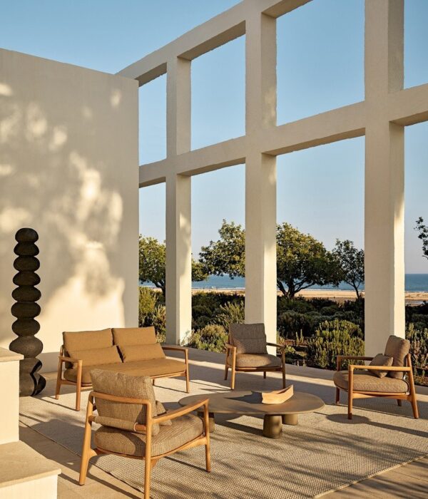 Итальянское кресло MAGNOLIA от Poliform