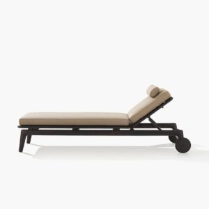 Итальянский шезлонг MAGNOLIA от Poliform