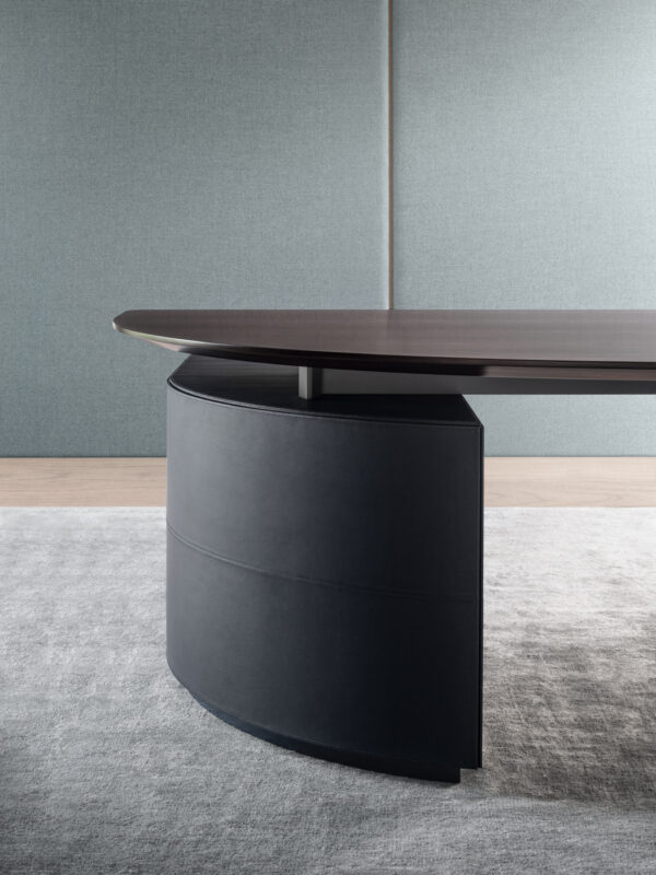 Итальянский стол руководителя SIENA 2