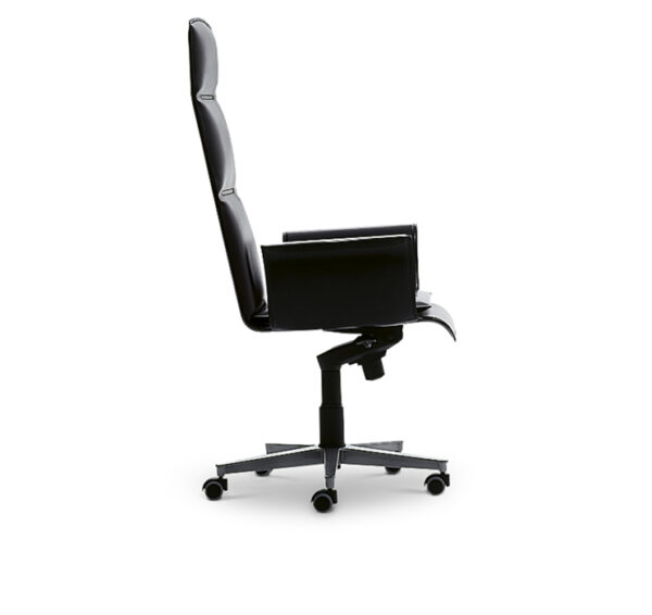 Итальянское кресло руководителя WING 2