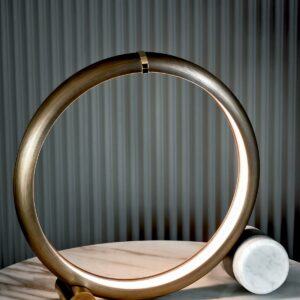 Итальянская настольная лампа Halo 1 от Rugiano