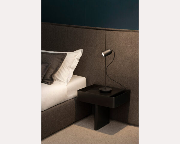 Дизайнерская настольная лампа Onfa 2