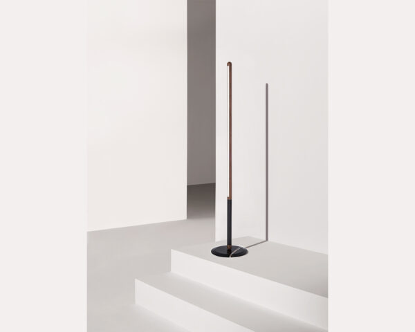 Дизайнерский напольный торшер Line One 2