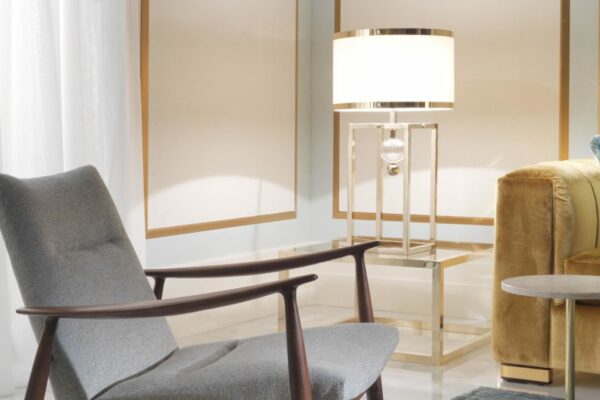 Итальянская настольная лампа L043 3