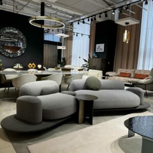 Итальянский диван Джапанди (japandi), напоминающий камни