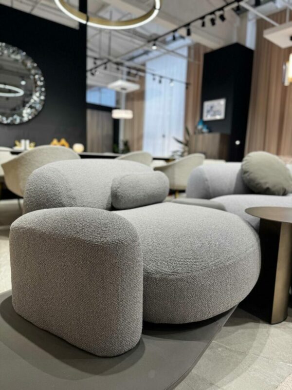 Итальянский диван Джапанди (japandi), напоминающий камни