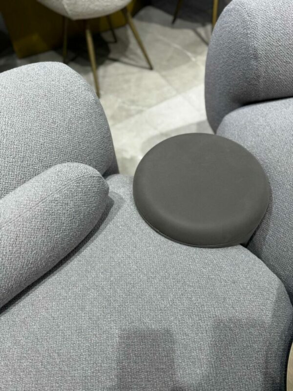 Итальянский диван Джапанди (japandi), напоминающий камни