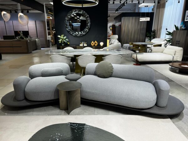 Итальянский диван Джапанди (japandi), напоминающий камни