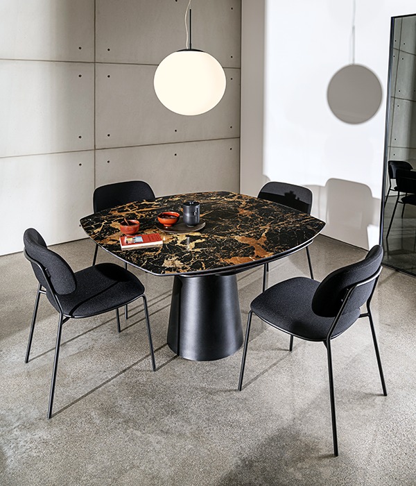 Итальянский стол Il nuovo tavolo Totem extensible от SOVET