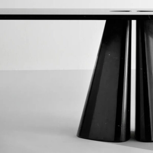 Итальянский стол Raja от LAURAMERONI