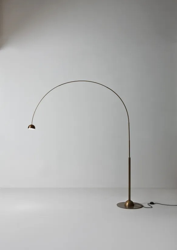 Итальянский напольный торшер Satellite CG 50 от LAURAMERONI