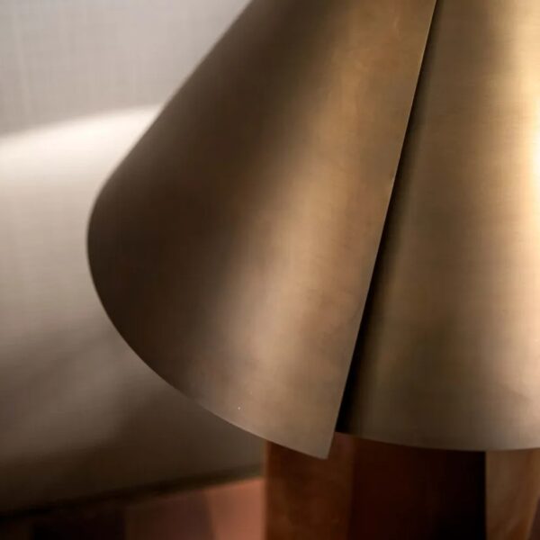 Итальянская настольная лампа Ada 2