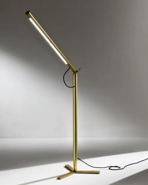 Итальянский напольный торшер Level от LAURAMERONI