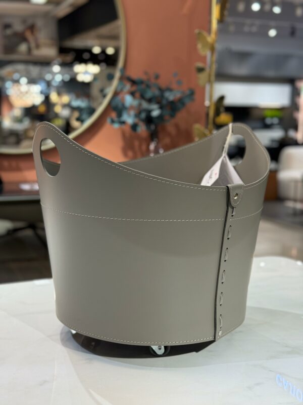 Корзина из кожи CADIN на колесах  для пледов/подушек  52*61 H50 3