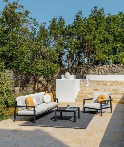 Итальянское кресло Lake Living Armchair от Talenti