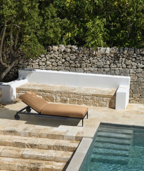 Итальянский шезлонг Leaf Sunbed от Talenti