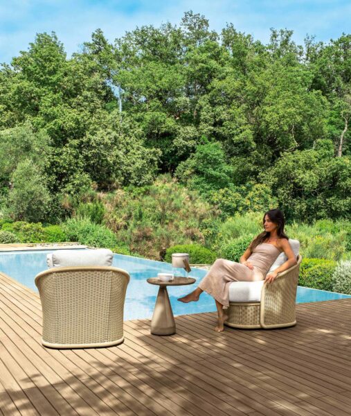 Итальянское кресло Nido Swivel Living Armchair 2