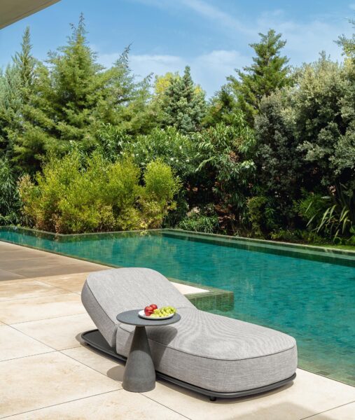 Итальянский шезлонг Swipe Sunbed 3