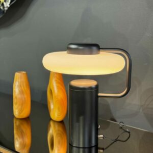 Итальянская настольная лампа Tratto nero 7