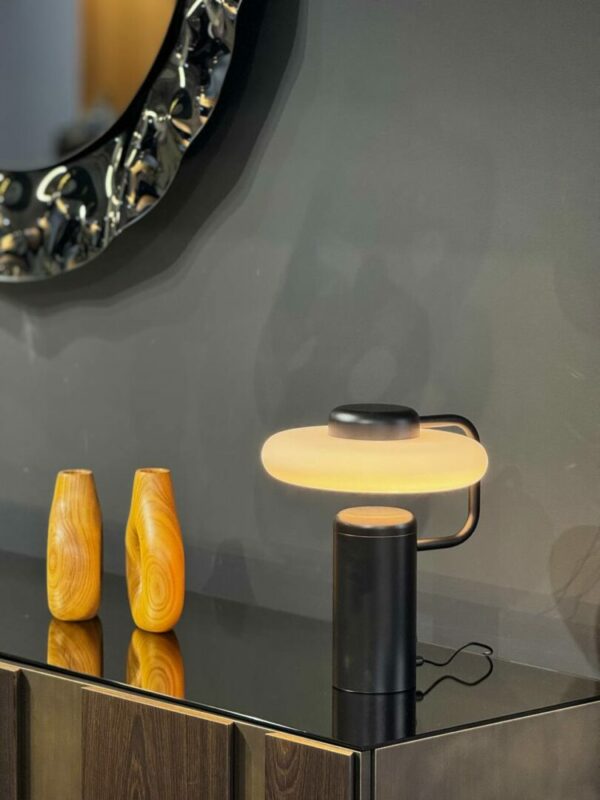 Итальянская настольная лампа Tratto nero 5