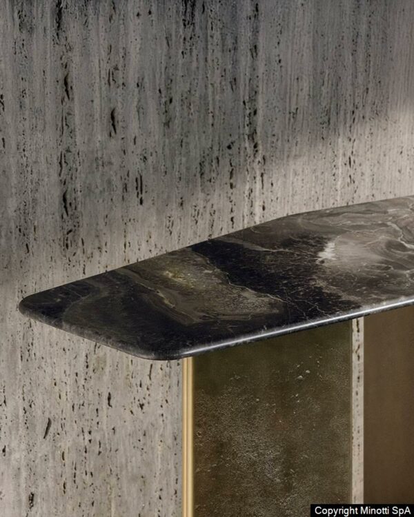 Итальянская консоль Yves от Minotti