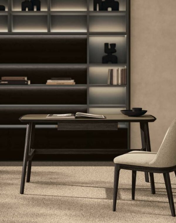 Письменный стол из дерева италия