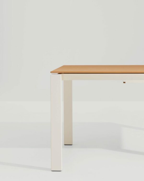 Итальянский стол Badù от MIDJ