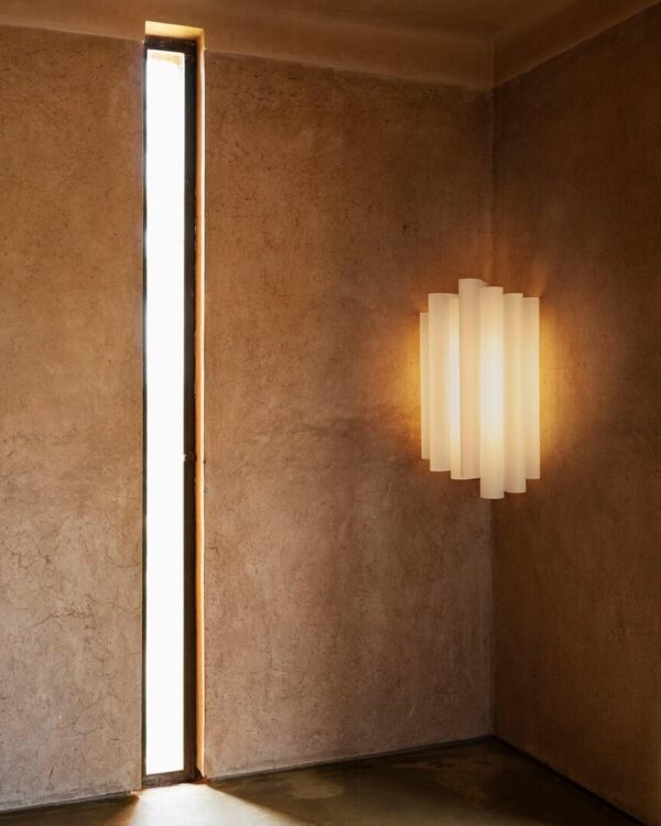 Итальянская настенная лампа Vertical Nest от Tacchini