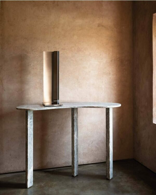 Итальянская настольная лампа Mano Light от Tacchini