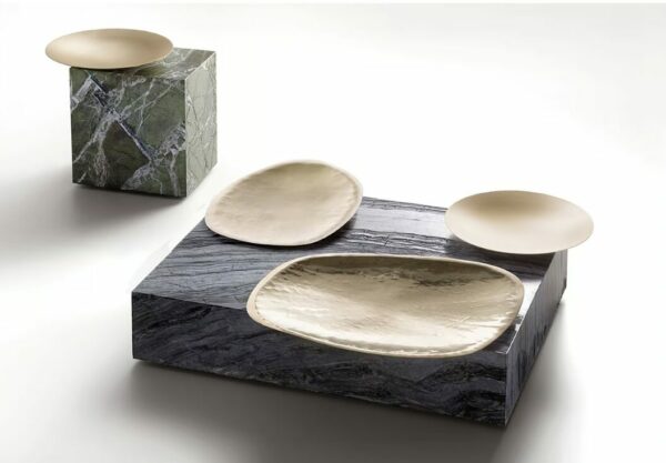 Итальянский столик Between Nature от De Castelli