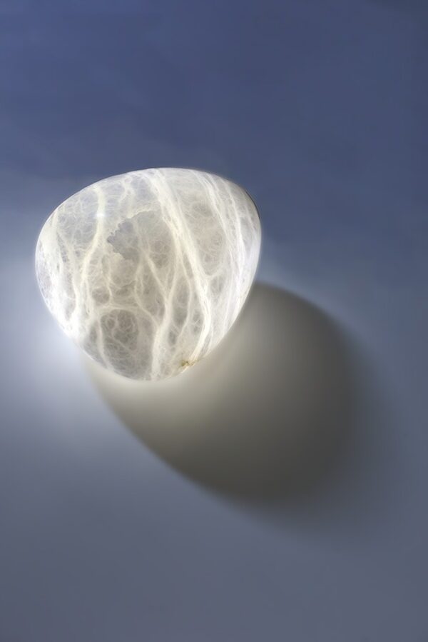 Дизайнерская настольная лампа .galet uno от Alain Ellouz (Париж)