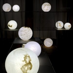 Дизайнерская настольная лампа .uno 4