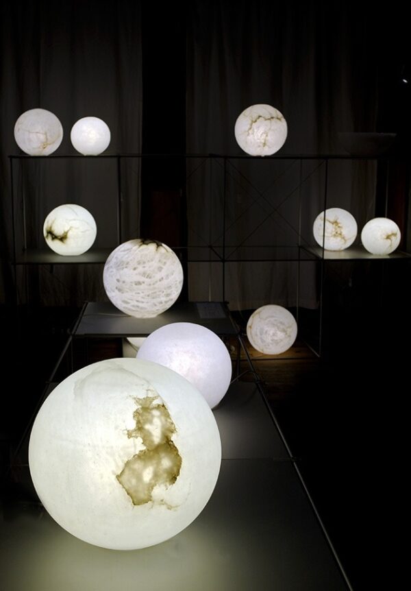 Дизайнерская настольная лампа .uno 4