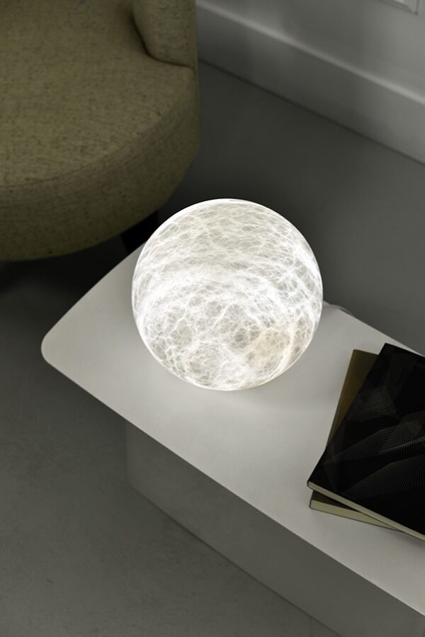 Дизайнерская настольная лампа .uno 3