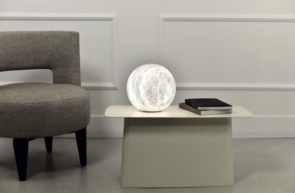 Дизайнерская настольная лампа .uno 2