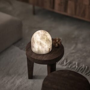 Дизайнерская настольная лампа .mona 3