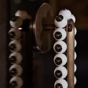 Дизайнерская настенная лампа TALISMAN : LOOP SCONCE от APPARATUS (США)