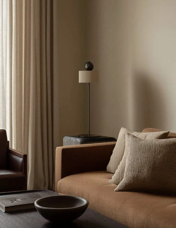 Итальянская настольная лампа Curn 2 от Aromas