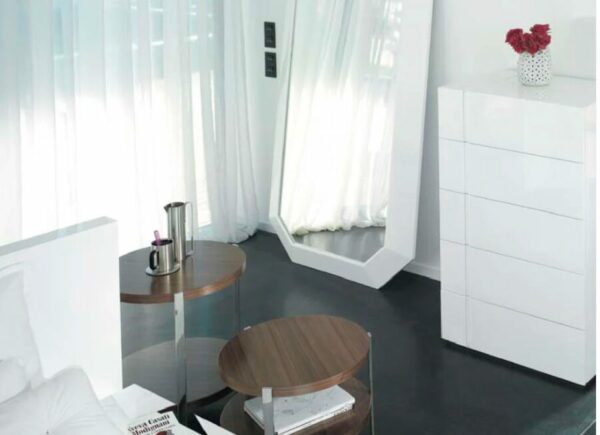 Дизайнерский приставной столик Lily от Evanyrouse (Португалия)