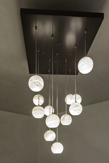 Дизайнерский подвесной светильник RAIN BALLS от United Alabaster (Испания)