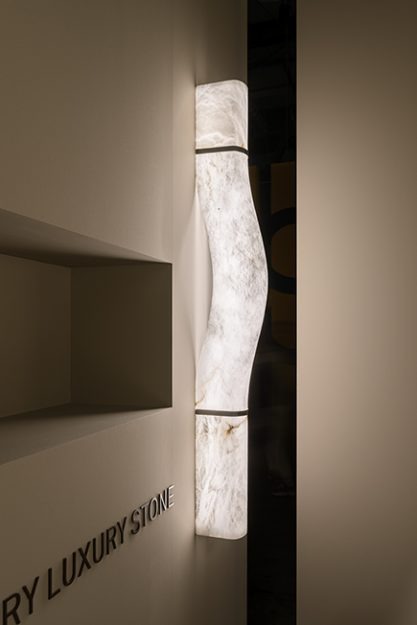 Дизайнерская настенная лампа SIGNATURE WS от United Alabaster (Испания)