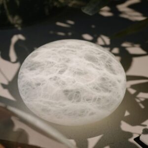 Дизайнерская настольная лампа WIRELESS OVAL от United Alabaster (Испания)