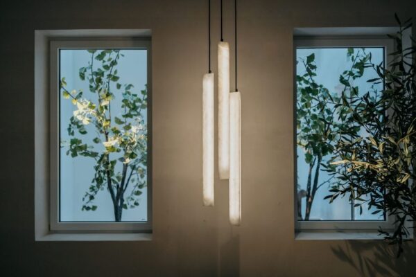 Дизайнерский подвесной светильник TRIANGULAR TUBE от United Alabaster (Испания)