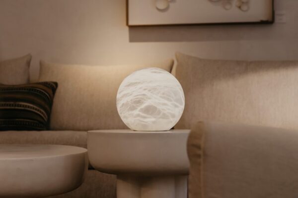 Дизайнерская настольная лампа WIRELESS MOON 3