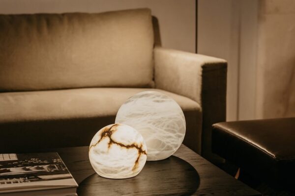 Дизайнерская настольная лампа WIRELESS MOON 2