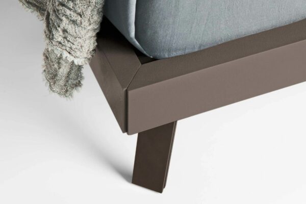 Итальянская кровать Abbraccio Grafic 2