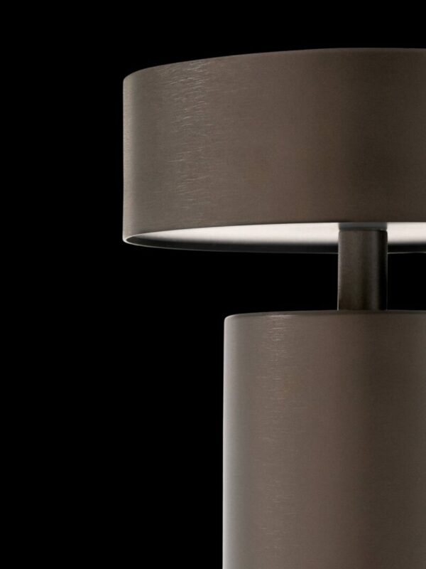 Итальянская настольная лампа Column от Audo