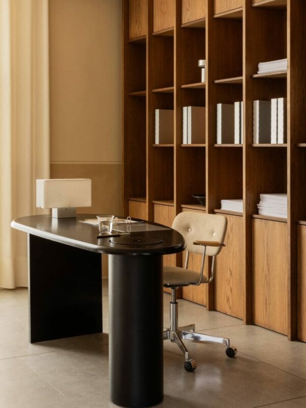 Итальянский письменный стол The Eclipse от Audo